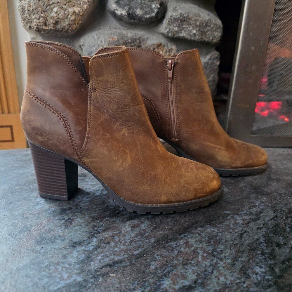 NWOT Clarks Verona Trish Brown Leather Boots Size 8.5 - Picture 5 of 14
